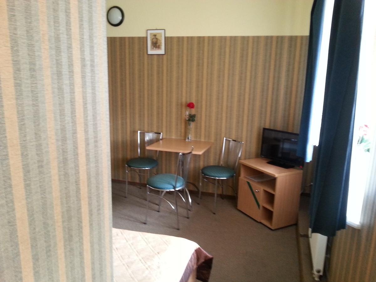 Max Na Terenie Stacji Mol Hotel Radzymin Exterior foto