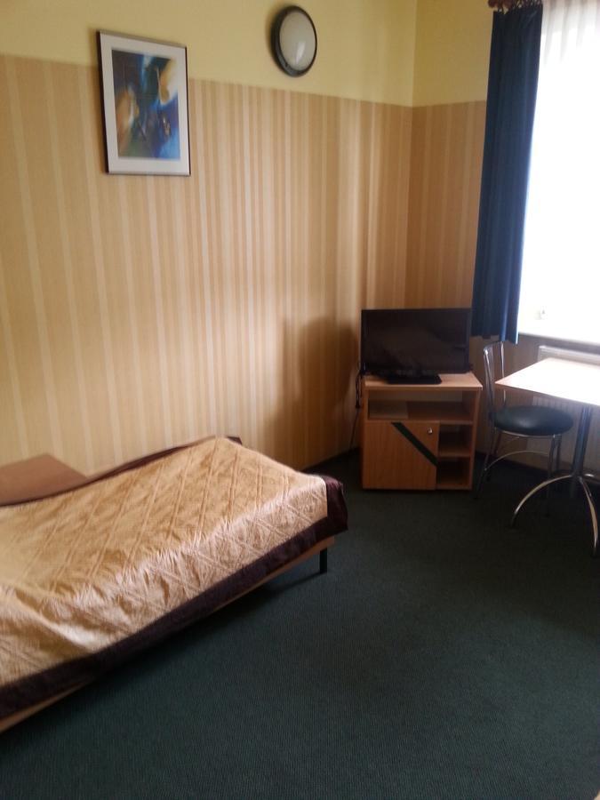Max Na Terenie Stacji Mol Hotel Radzymin Exterior foto