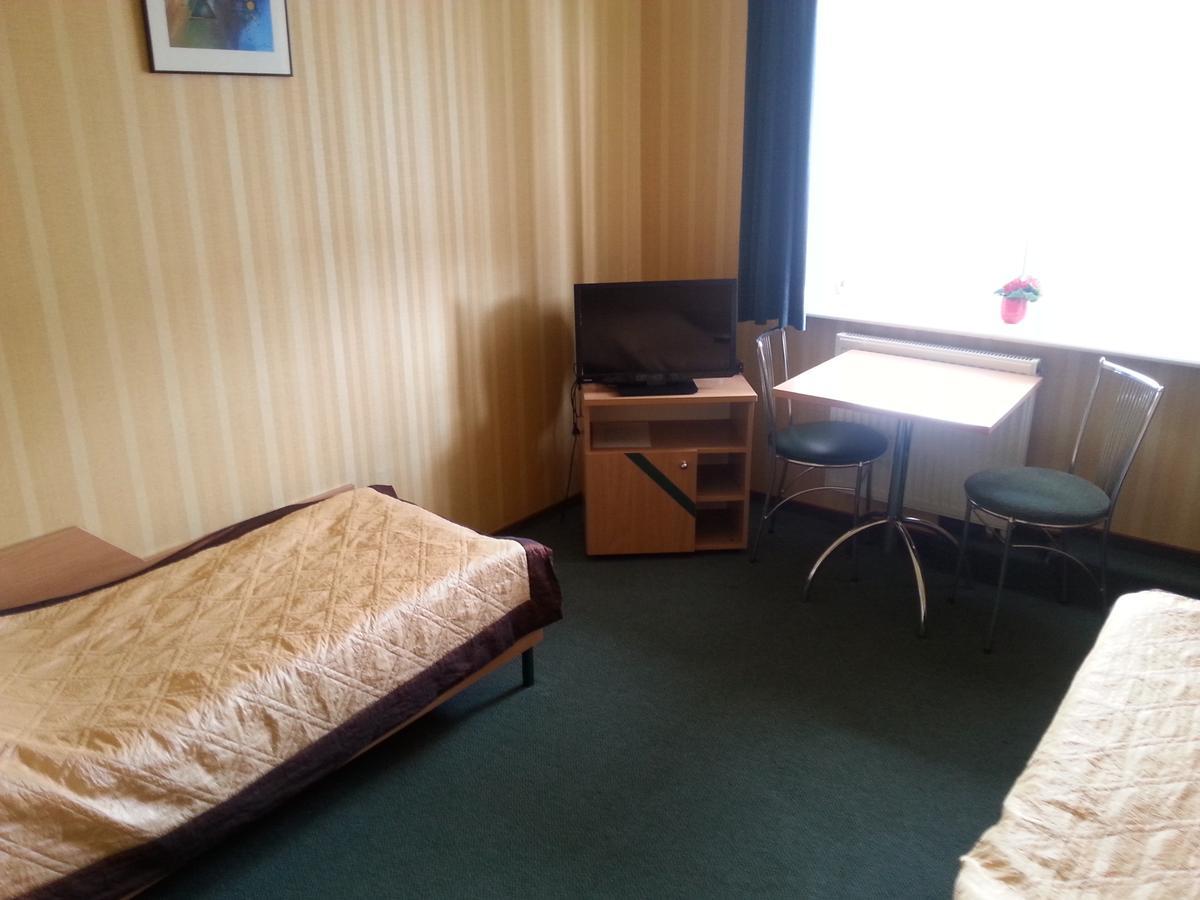 Max Na Terenie Stacji Mol Hotel Radzymin Exterior foto