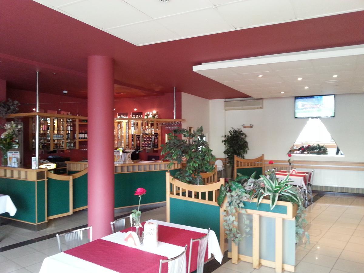 Max Na Terenie Stacji Mol Hotel Radzymin Exterior foto